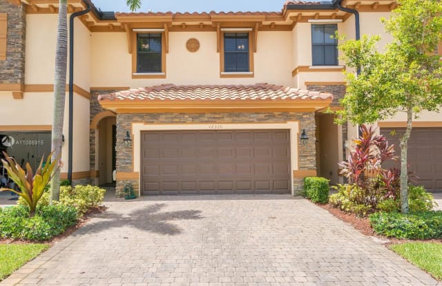 12320 S Village Cir - 12320 S Village Cir, Davie, FL 33325