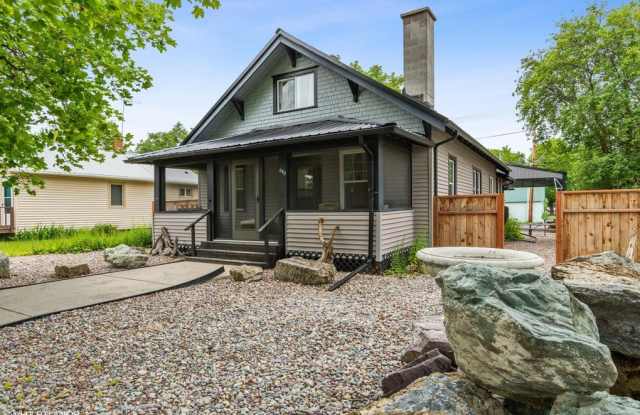 285 1st Avenue East North