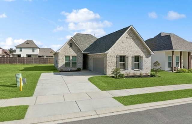 Photo of Bright  Spacious 4BR Home in Lake Haven – Holiday Move In Special!