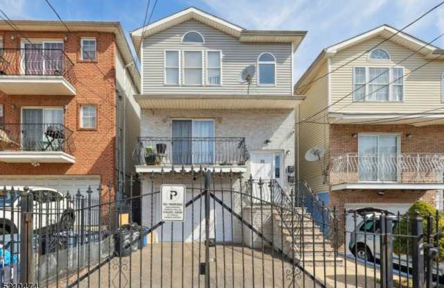 52 Crawford St