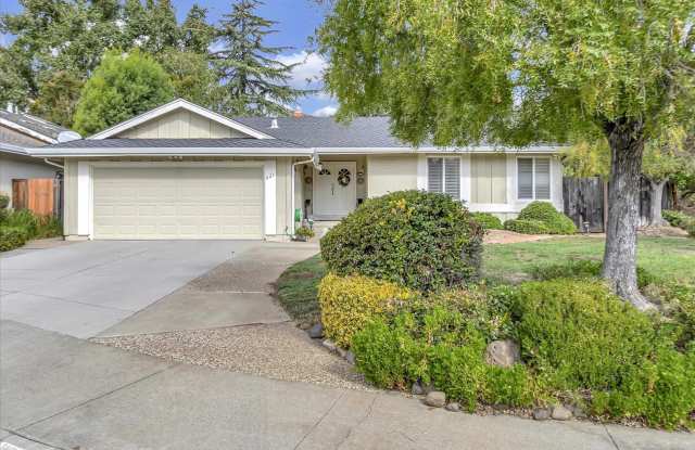 Great Location! Great Schools! Month to Month Only!