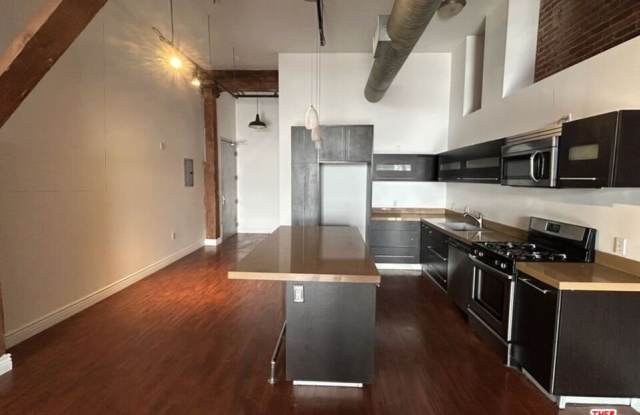 652 Mateo St unit: 207