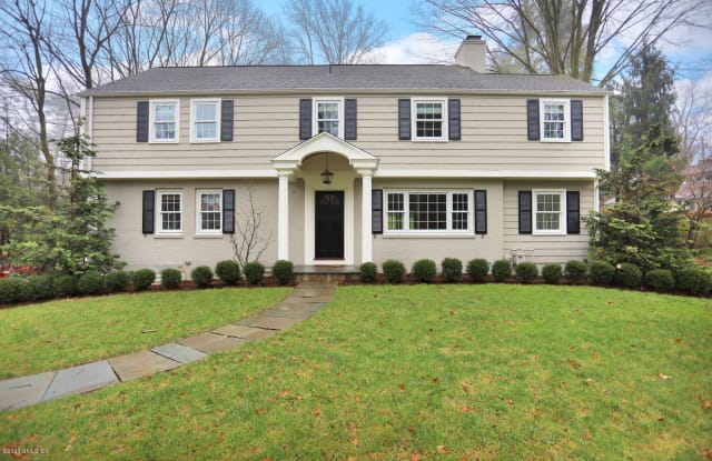 17 Hillside Drive - 17 Hillside Drive, Greenwich, CT 06830