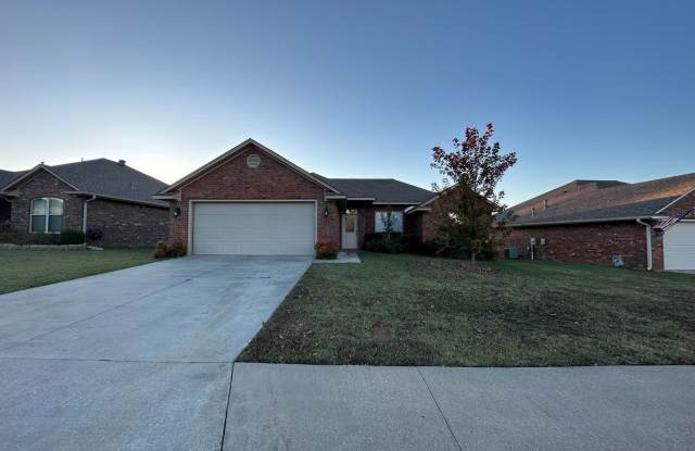 Beautiful Red Brick Home - 3 Bed, 2 Bath, 2 Car Garage - 6110 Ironwood Lane, Fort Smith, AR 72916