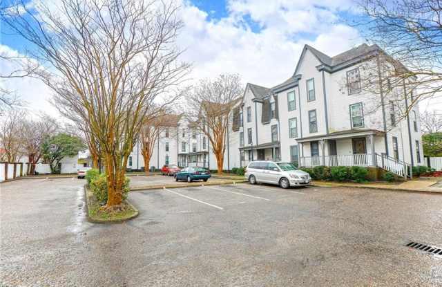 Updated 2 Bedroom Unit!