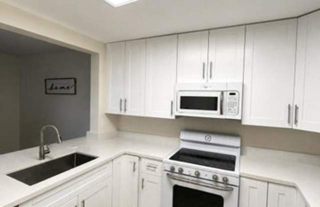 7173 Orange Drive 118b, Davie, FL 33314