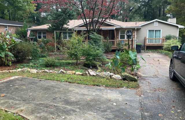 Room in 2 Bedroom Home at Vonda Ln SW