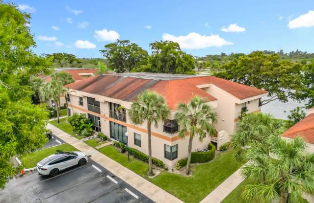 Photo of Gorgeous 3 bedroom Corner Unit with Lake view in Coconut Creek