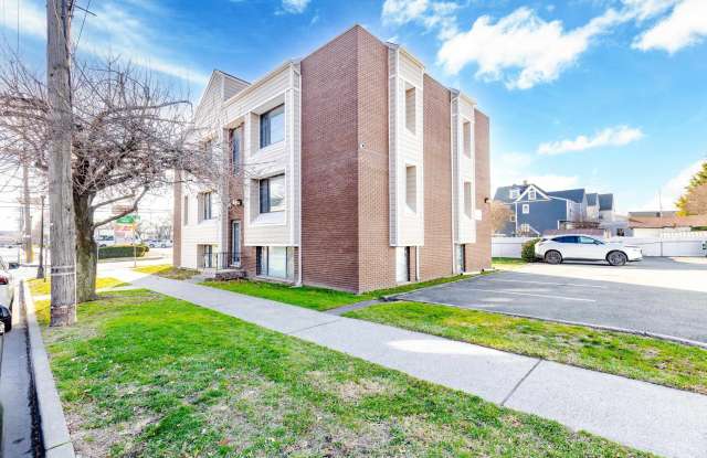 Photo of 100 LAKEVIEW AVE 2A