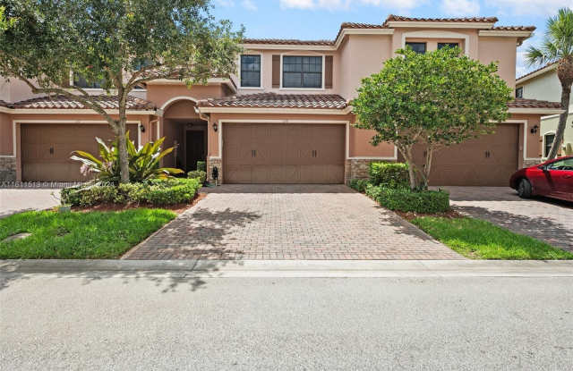 129 W Riverwalk Cir W