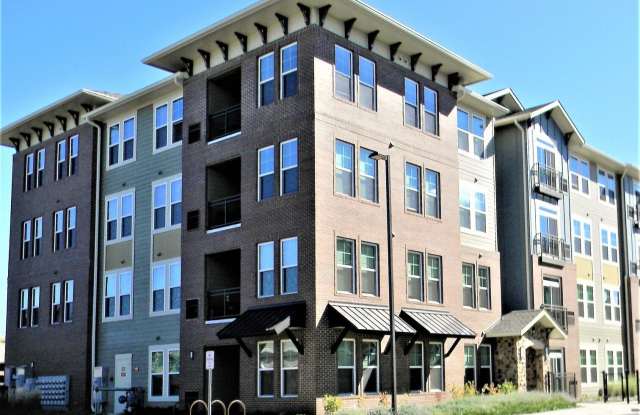 Photo of 670 E Algonquin Road