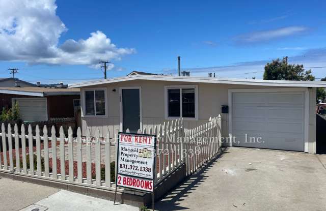 Two Bedroom One Bath House with Garage and Back Yard in Seaside