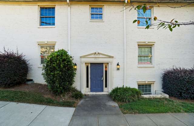 Photo of 2 Bedroom Condo on Park Road!