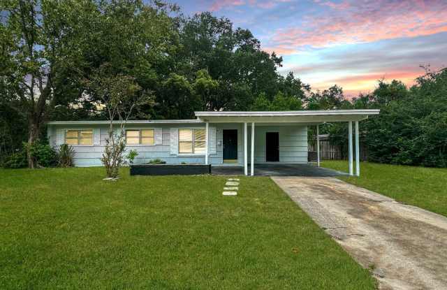 Photo of Pet Friendly corner lot 3 BD 2 BA Home w/ carport! (Participating in HUD) Special Offer: $500 Off 1 months Rent!