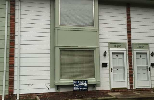 Spacious 2bd/1.5bth Condo Located in Laurel Square!!