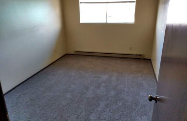 2 bedroom 1 1/2 bathroom apartment - Cimmaron Apartments