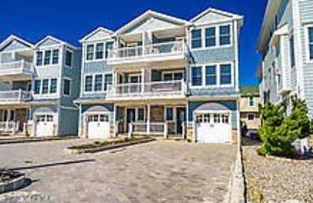 1401 N Ocean Avenue unit: 6