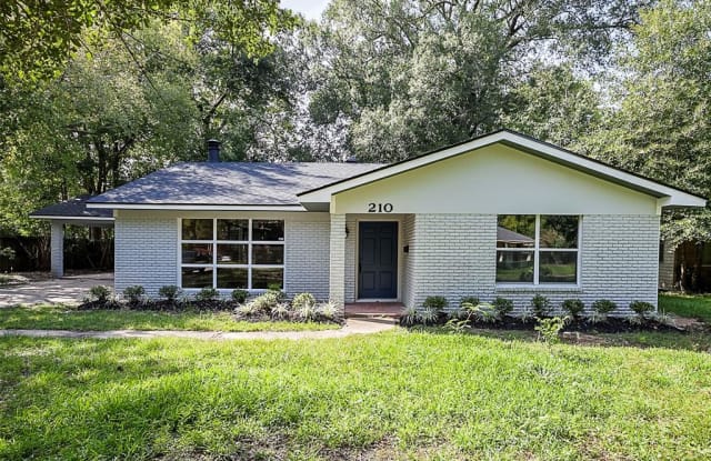 210 W Caldwood - 210 West Caldwood Drive, Beaumont, TX 77707