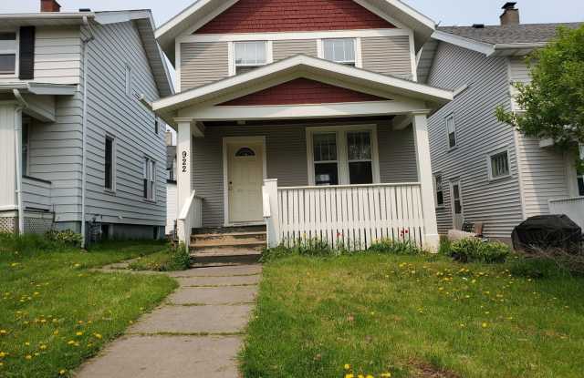 AVAILABLE AUGUST - Welcoming 3 Bed 1 Bath