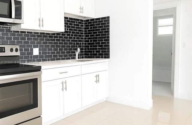 Photo of 724 NW 3rd Ct