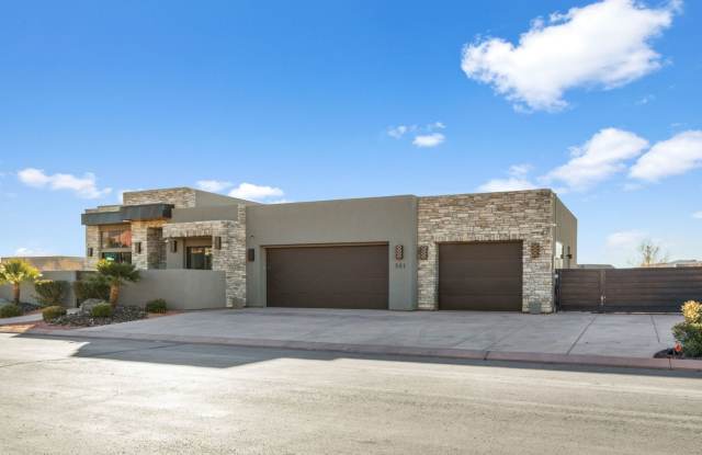$500 Move-In Special! Luxury Ivins Home with/Pool  3 Car Garage