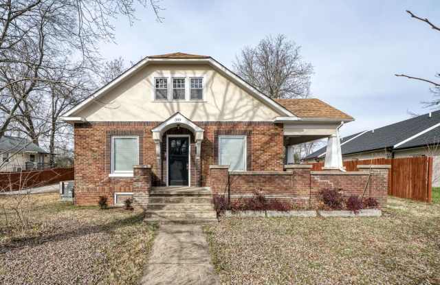 Renovated Vintage Cottage in downtown Cookeville