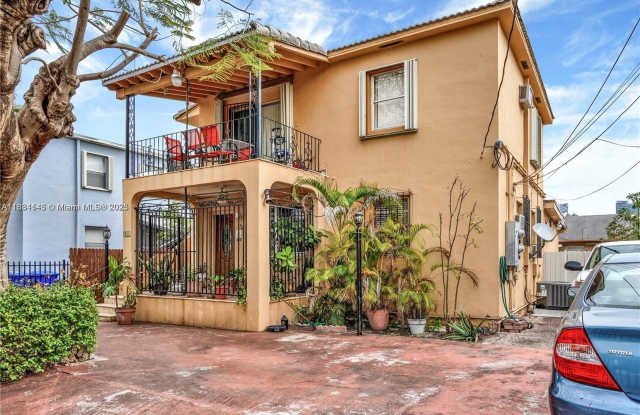 Photo of 935 SW 11th Ave