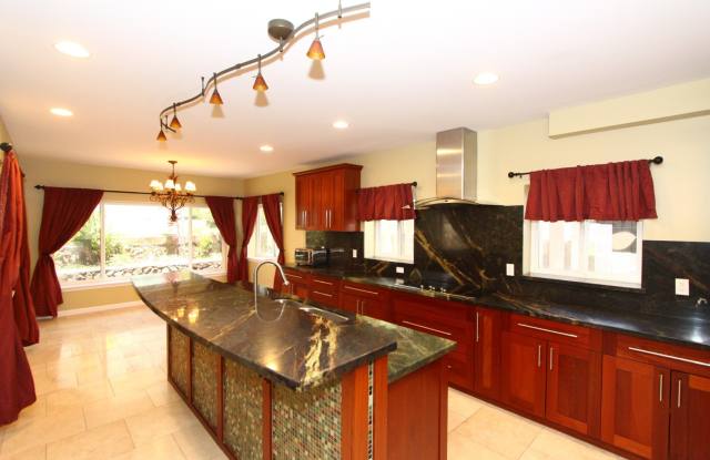 Large 4 bedroom, 3 bath, 4+ parking, gated single family house in Kalihi