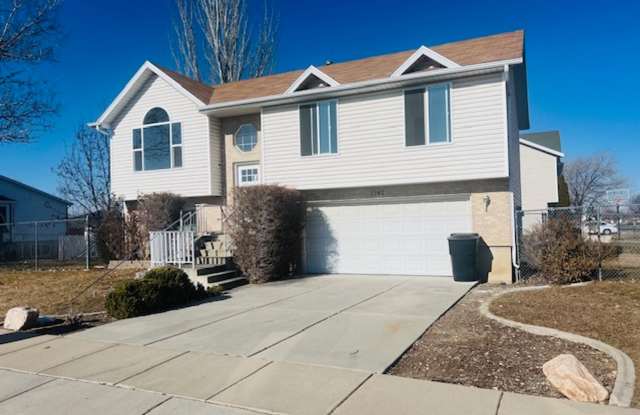 Photo of Beautiful remodeled home with fenced backyard and 2 car garage