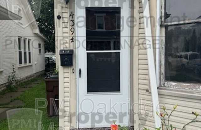439 1/2 Adams St