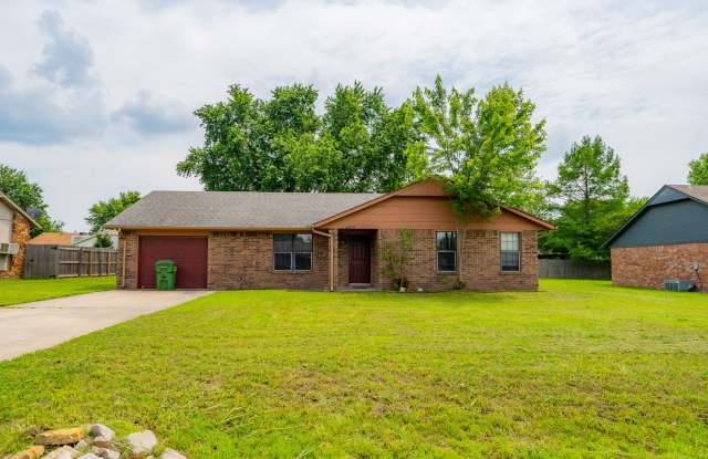 3 Bed | 2 Bath | Broken Arrow