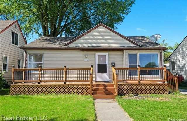 2405 KALAMA Avenue