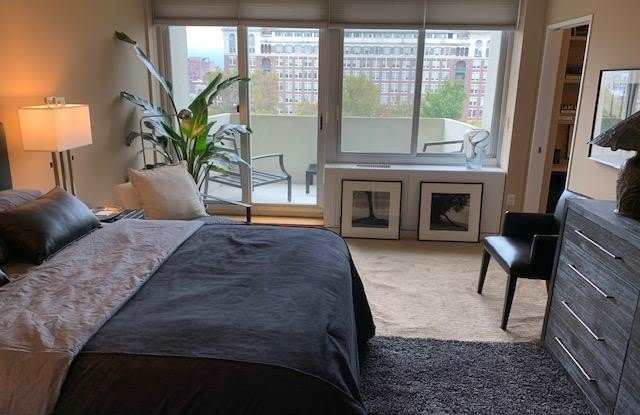 604 S WASHINGTON SQUARE