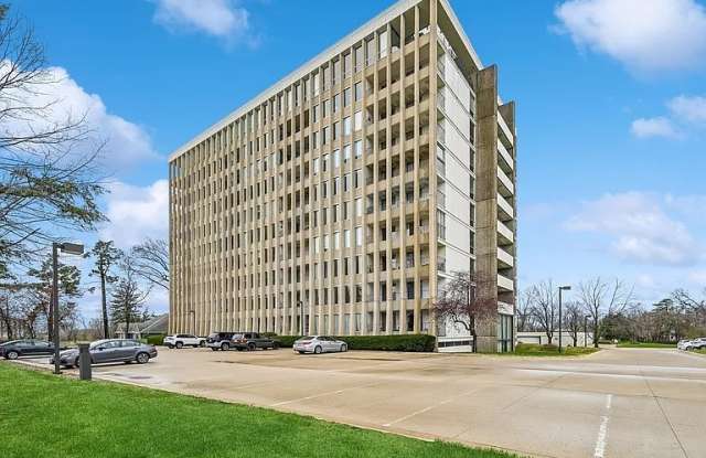 2222 1st Ave NE Apt 108