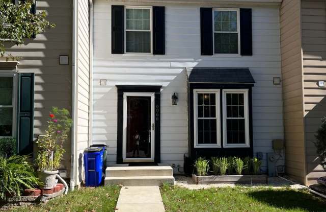 Beautiful 2 Bedrooms 2.5 Bathroom luxury 3 level Townhouse location in the Rockburn Commons Community