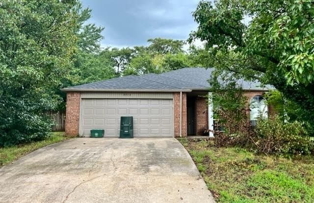 2712 Point West  ST - 2712 Point West Street, Fayetteville, AR 72704