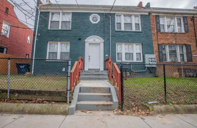 Cozy 1 BR/1 BA Apartment in Congress Heights!