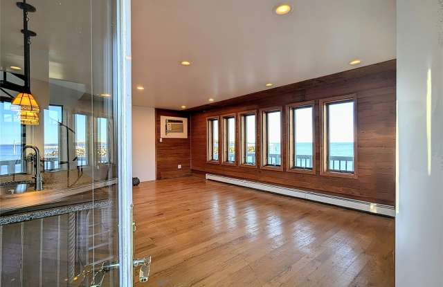 528 Minnieford Avenue