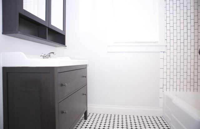 713 East Obryant Street