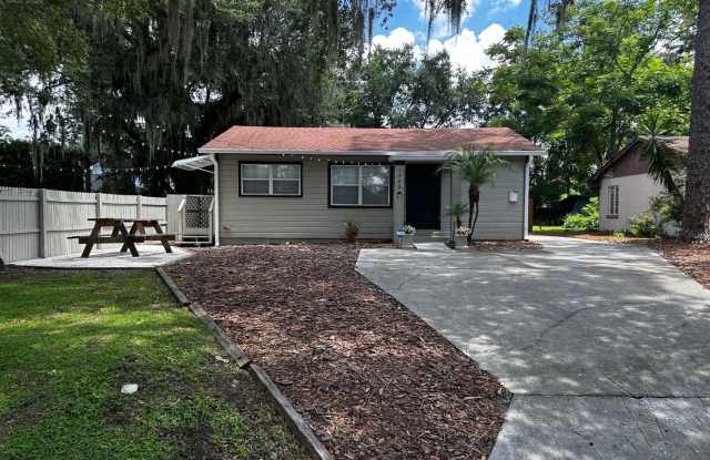 Delaney Park One bedroom with an office available September 7, 2026