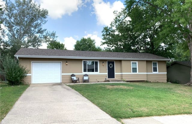 2211 Windflower Dr - 2211 Windflower Drive, Norwalk, IA 50211