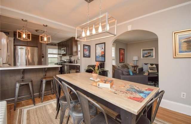 16 Vaughan Avenue unit: 2