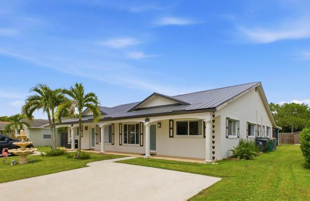 1320 RIVERSIDE Circle