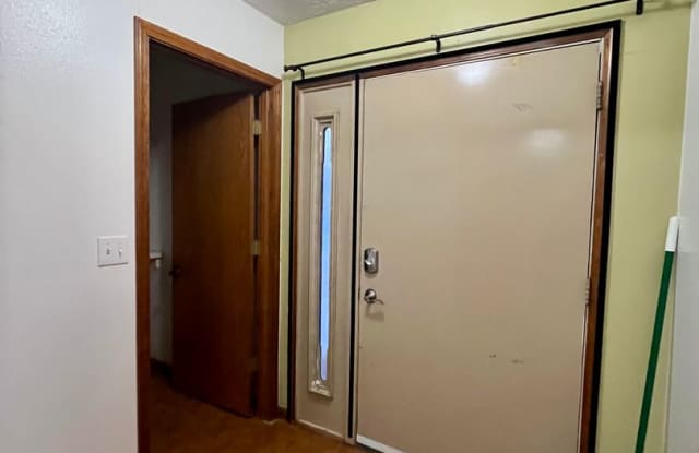 Cat friendly condo for rent in University West