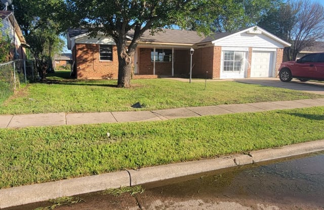 4630 Sw H Ave - 4630 Southwest H Avenue, Lawton, OK 73505