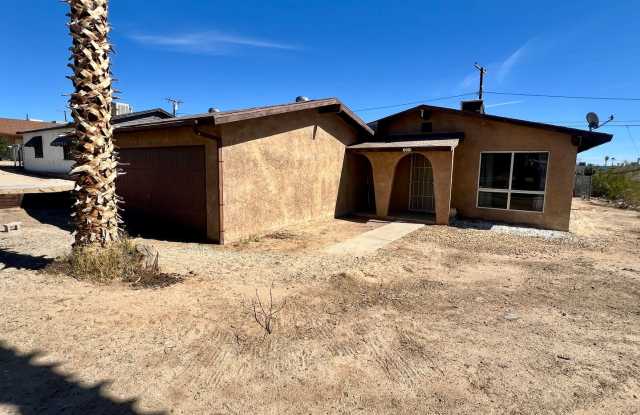 Nice 3 Bedroom 2 Bath with Washer/Dryer