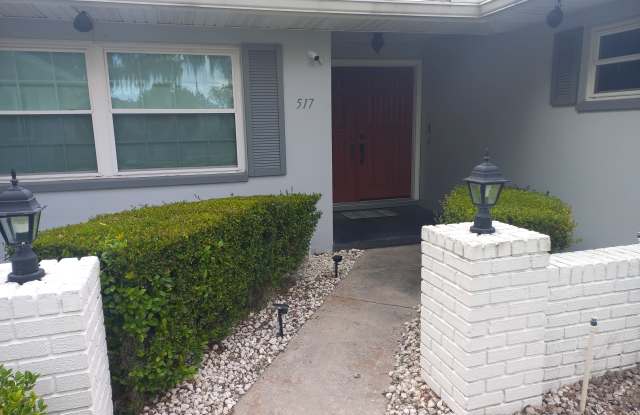 517 Queens Loop North