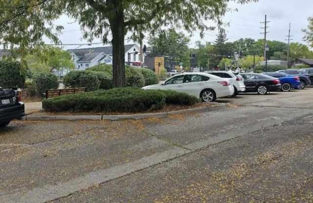 110 W BARTLETT Avenue