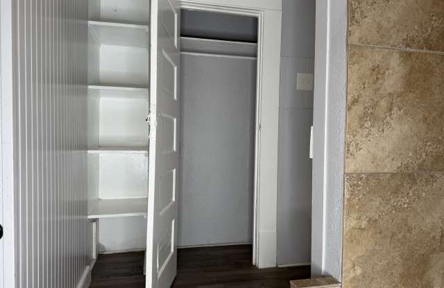 Photo of 419 Harding Pl