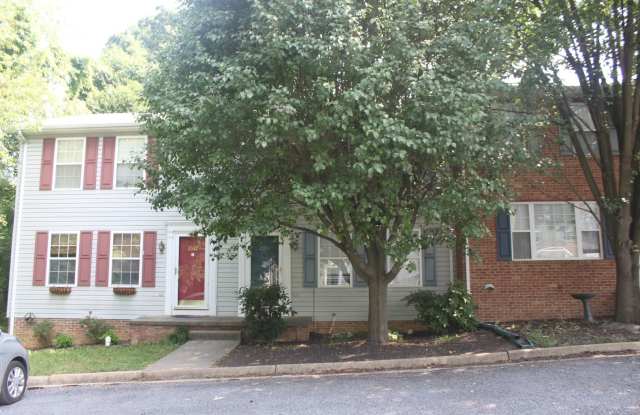 Cute Remodeled Townhouse for rent in Stonewall Heights! photos photos